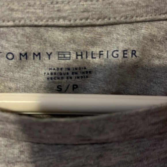 Tommy Hilfiger women’s tee(BRAND NEW) - Picture 4 of 5